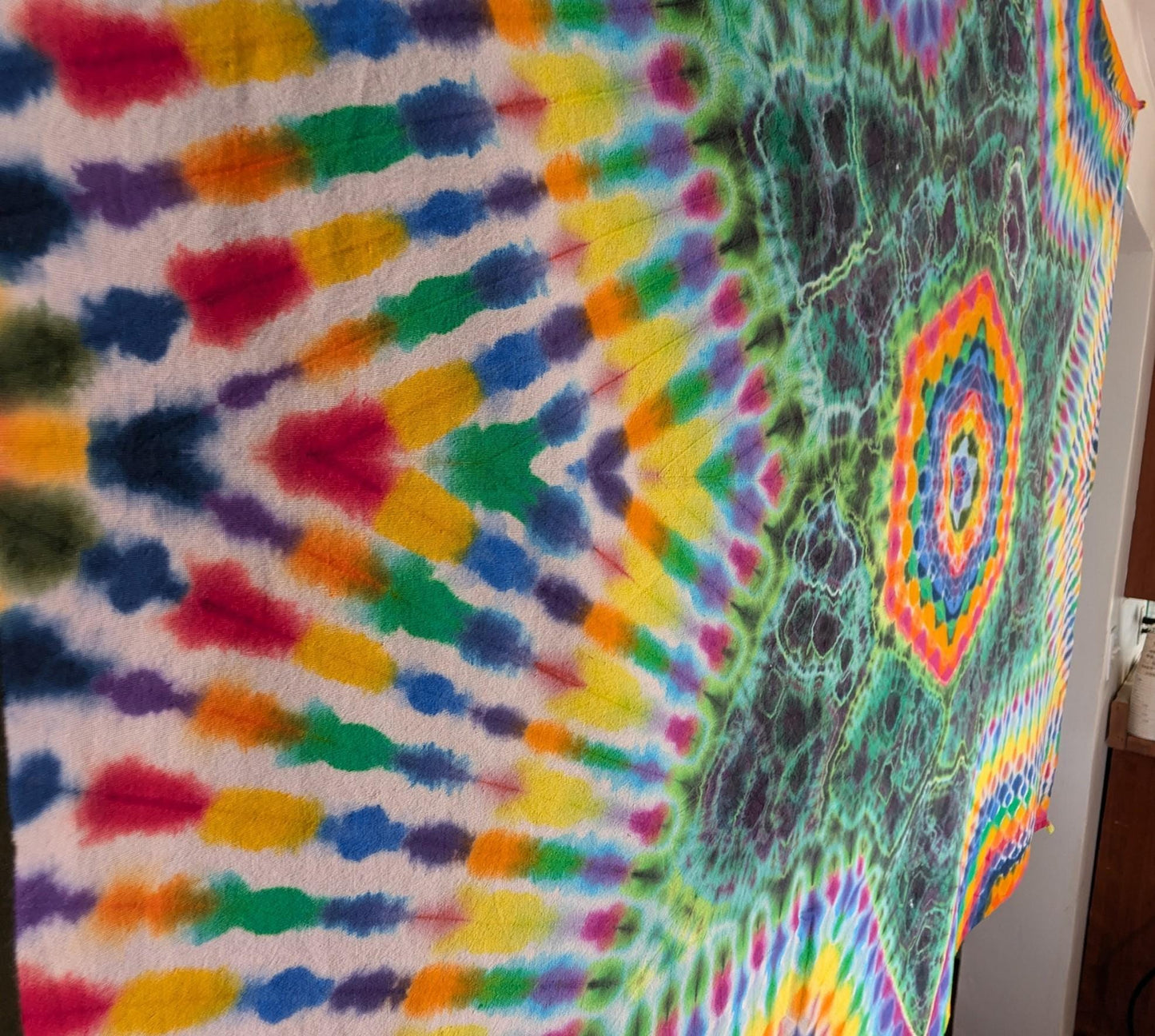 54"X54 (Meas. Pre to Shrinkage) Hexagon in Cntr of Star of Geodes w/ Rainbow Honeycomb Border w/ UV Reactive Dye Tapestry Read Description
