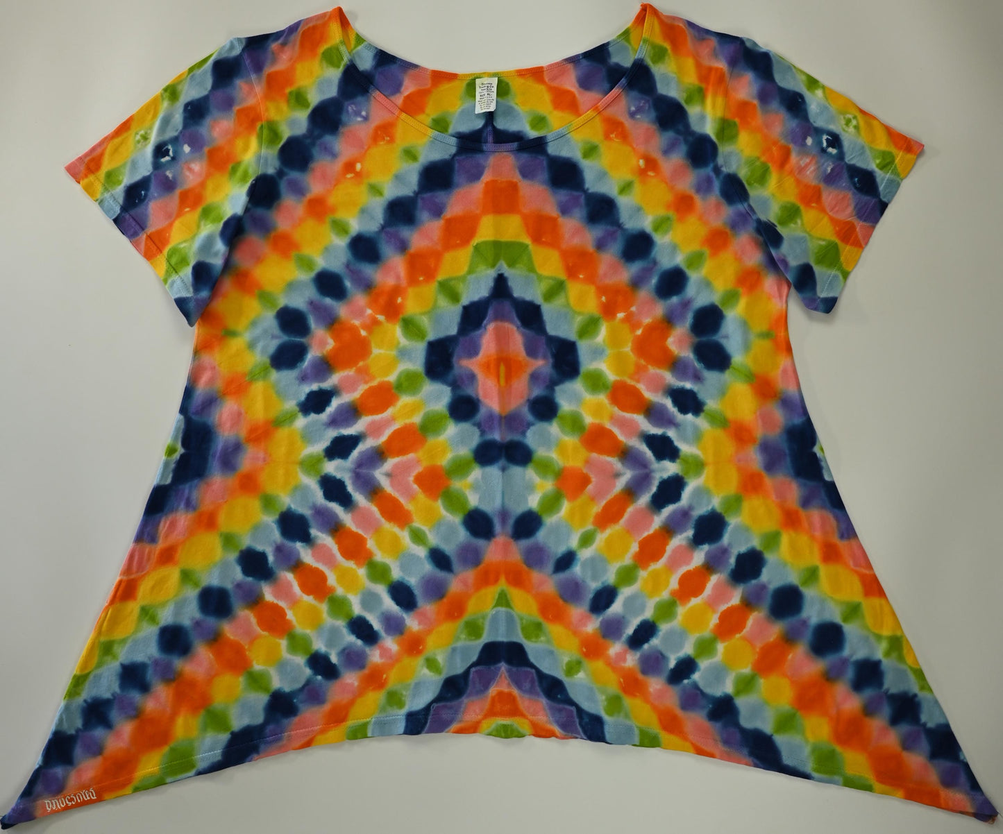 Women's XL Zig Zaggy Honeycomb Tie Dye on a Dharma Trading Company Asymmetric Cotton Tunic - Short Sleeve