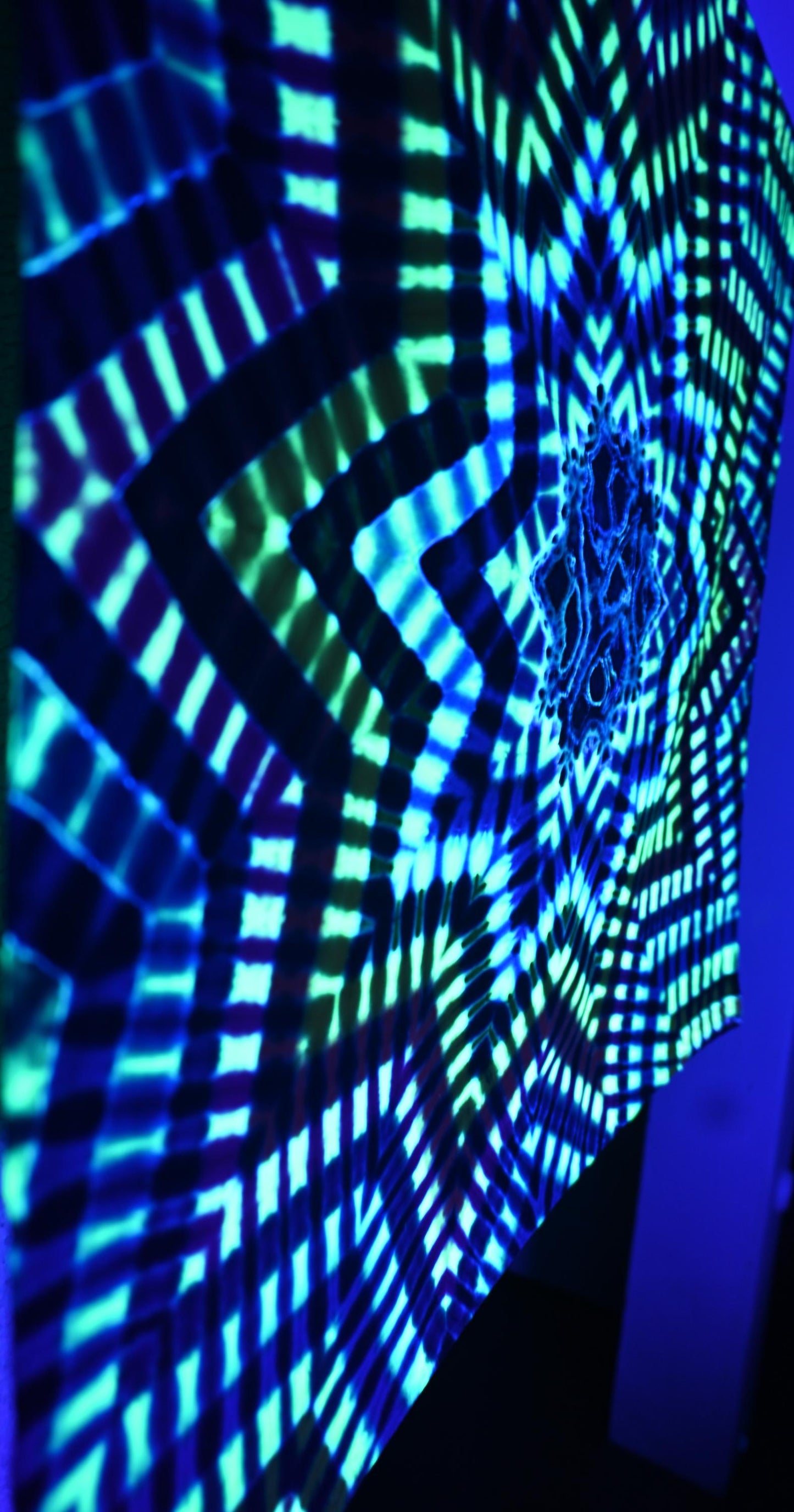 33.25X34.25" UV Reactive NeoDNA Decagram/Geode Cntr Tie Dye on a Tapestry* made from a Piece of Robert Kaufman Kona Cotton read description
