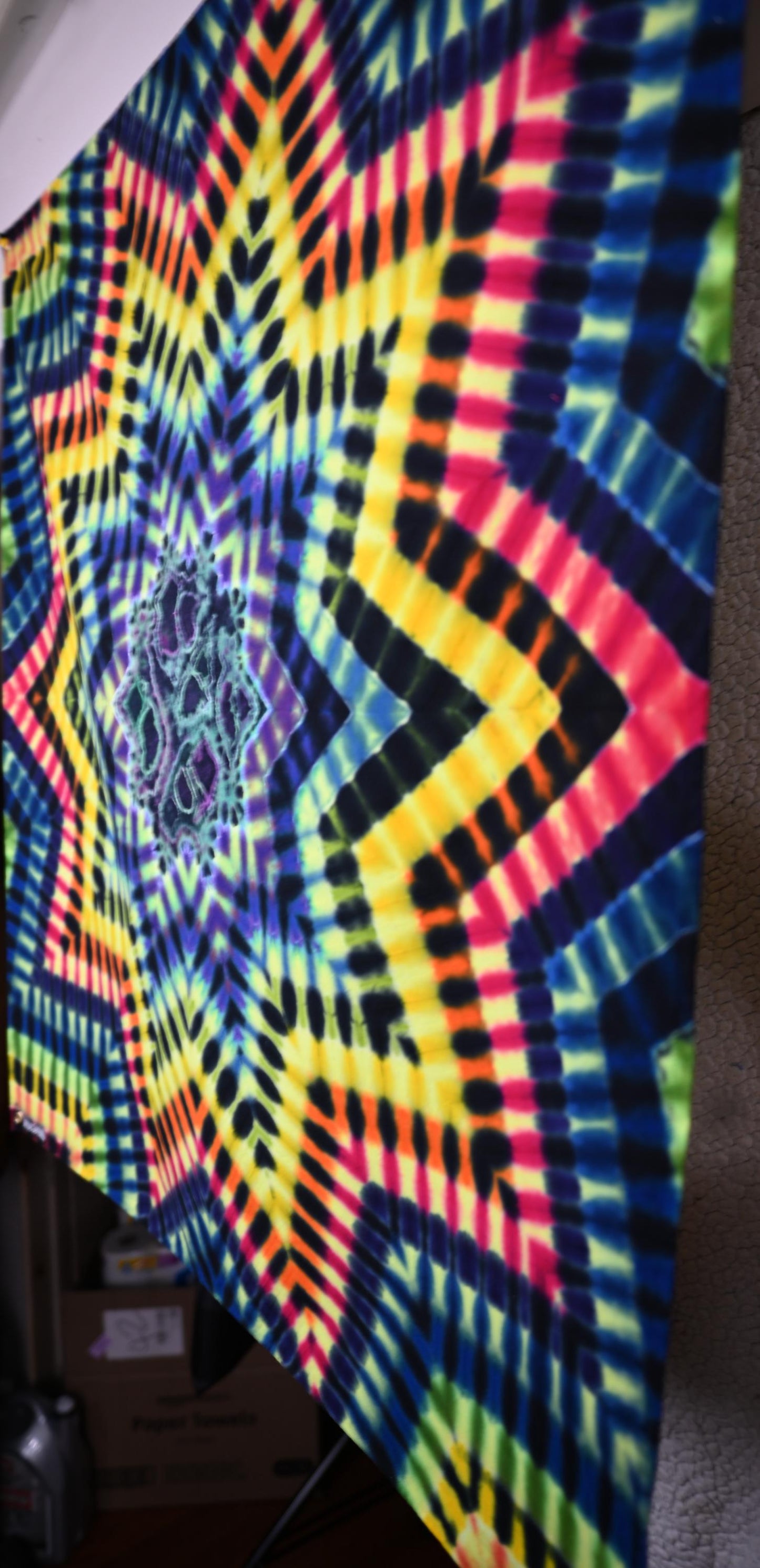 33.25X34.25" UV Reactive NeoDNA Decagram/Geode Cntr Tie Dye on a Tapestry* made from a Piece of Robert Kaufman Kona Cotton read description