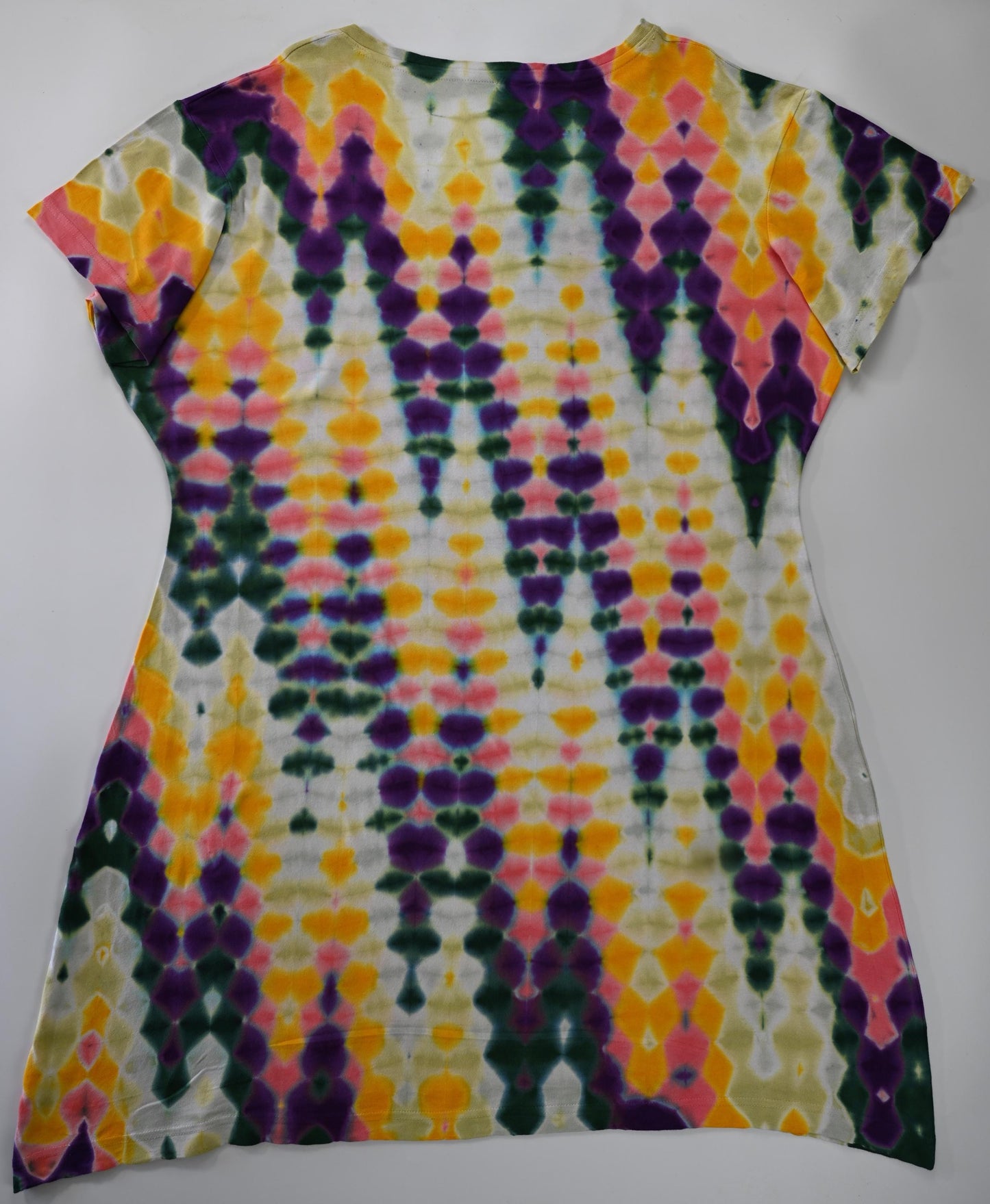 Ladies 2X/3X Heatwave.V-5e Tie Dye using my Aphrodisiac Color Palette on a LAT V-Neck Cotton Cover Up Dress*