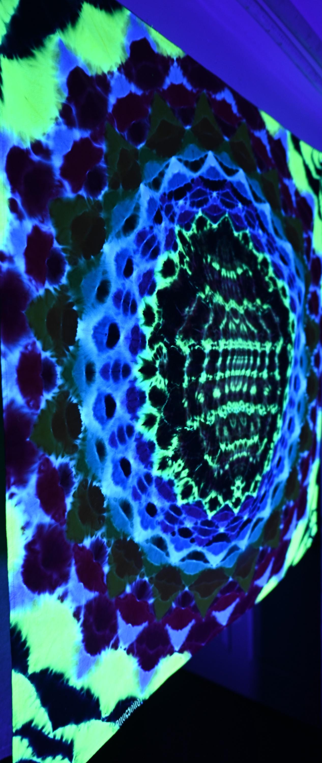 33.5X35" UV Reactive 20Pt Mandala/Cosmic Egg Cntr Tie Dye on a Tapestry* made by Hemming around Robert Kaufman Kona Cotton Read Description