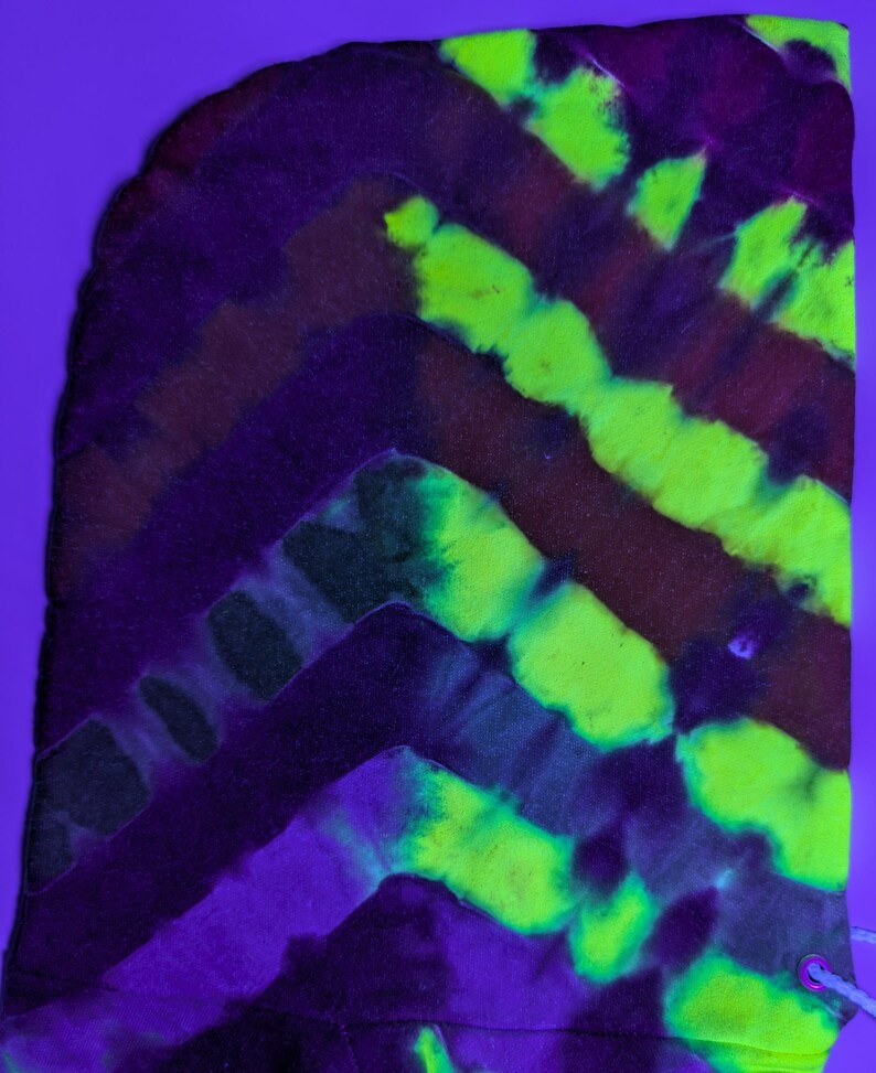 minor repaired boo-boo# 2X V UV-DNA Uv Reactive Tie Dye on a Hanes Ultimate Cotton Pullover Hoodie w/ Front Pocket - Read Description