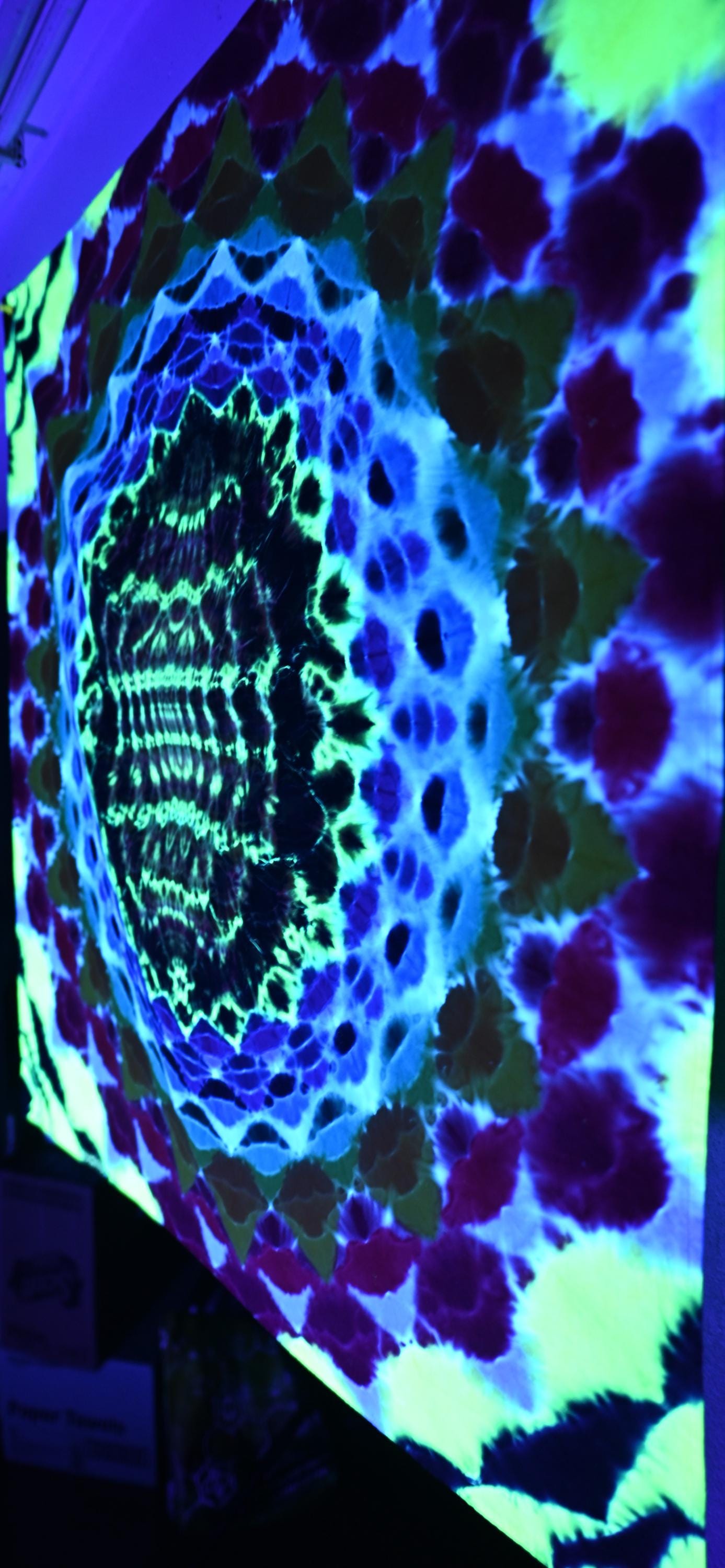 33.5X35" UV Reactive 20Pt Mandala/Cosmic Egg Cntr Tie Dye on a Tapestry* made by Hemming around Robert Kaufman Kona Cotton Read Description