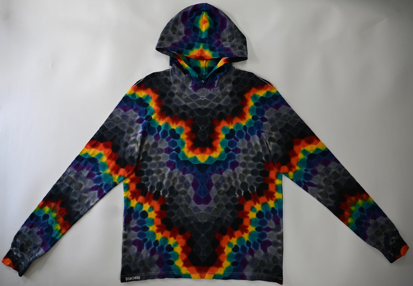 XL Symmetrical Zig Zag Honeycomb Tie Dye on a Bella + Canvas 3512 Unisex Jersey Long-Sleeve Hoodie*