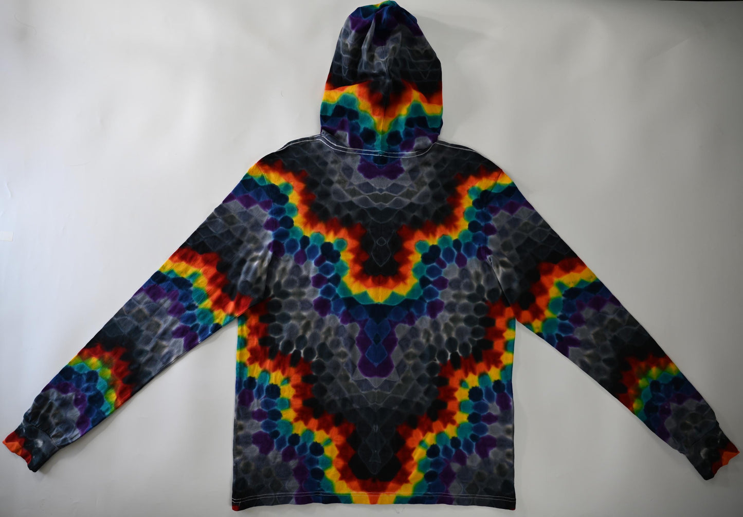 XL Symmetrical Zig Zag Honeycomb Tie Dye on a Bella + Canvas 3512 Unisex Jersey Long-Sleeve Hoodie*