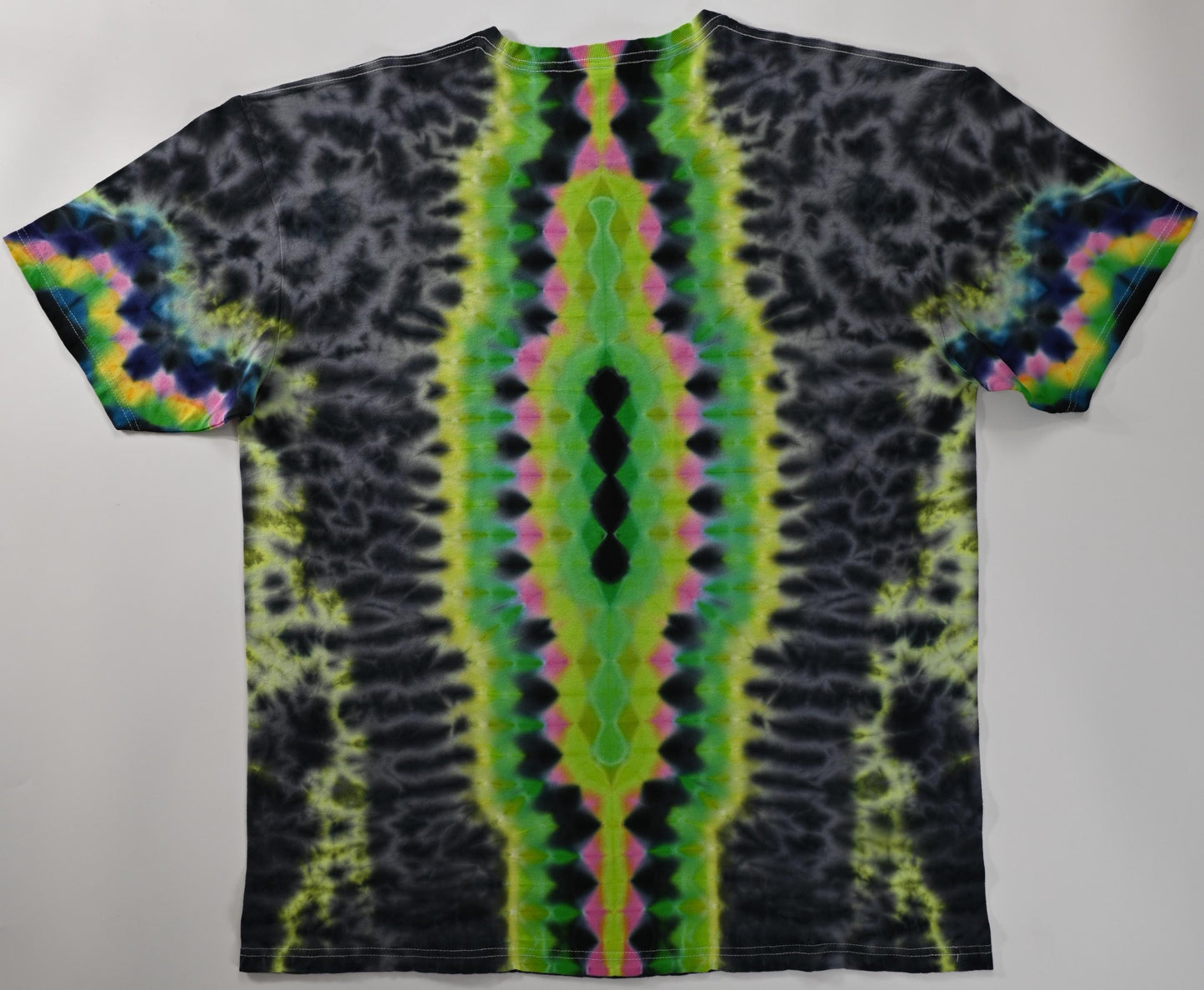 XL Heady UV Reactive Octagon>{16/4} Hexadecagram Front/Stepped Alien Spine Back/Zig Zag Honeycomb Sleeves, Scrunch Tie Dye Tultex T-Shirt