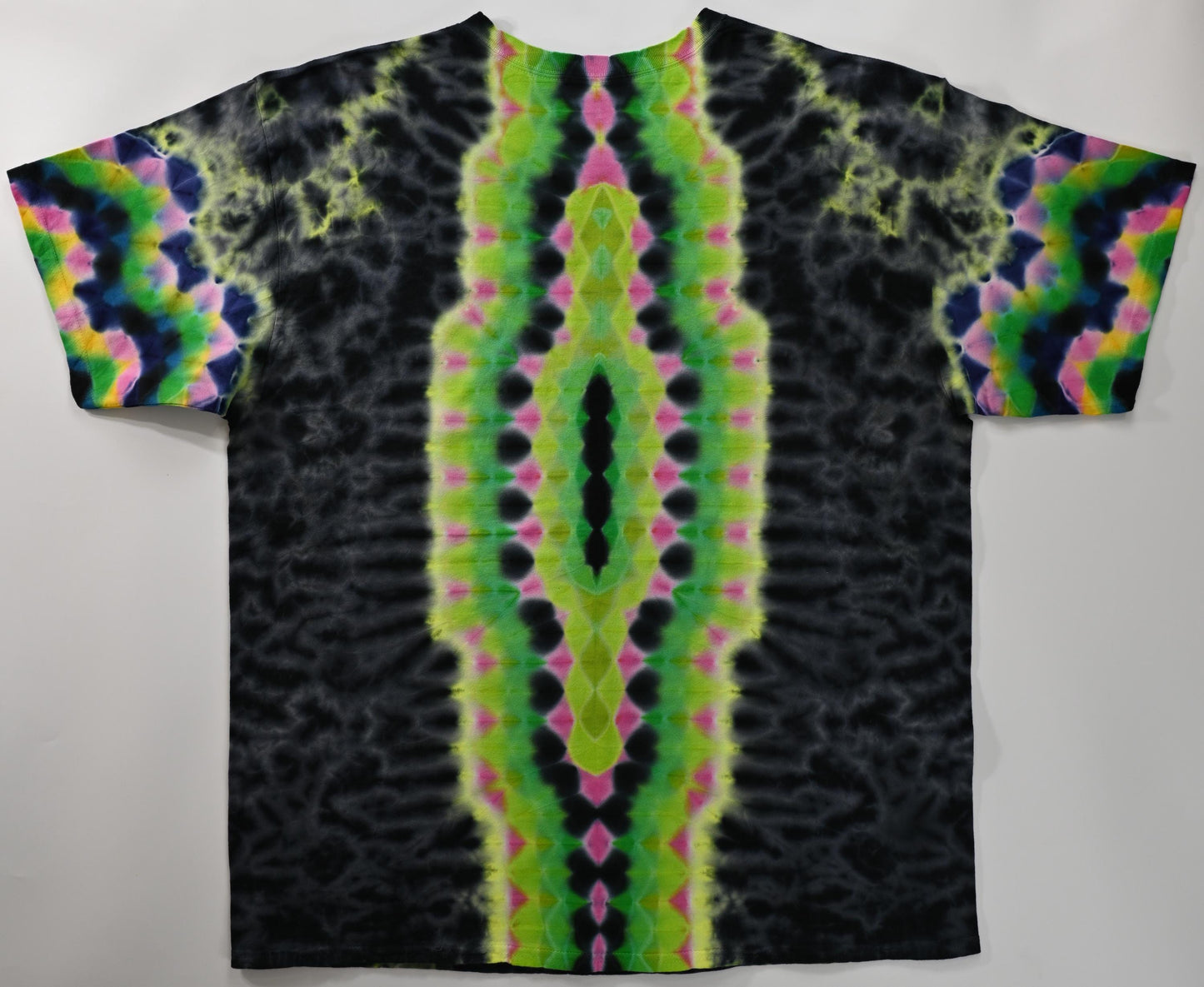 2X Dank & Heady UV Reactive Octagon>{16/4} Hexadecagram Frnt/Stepped Alien Spine Bck/Zig Zag Honeycomb Slvs, Scrunch Tie Dye Gildan T-Shirt