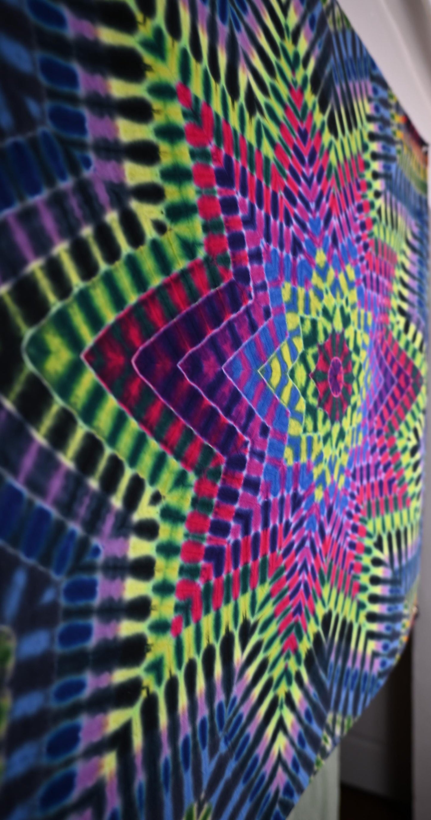 33.5"X34.5" UV Reactive Neo DNA Decagram (Tie Dye on a Tapestry* made by Hemming around Robert Kaufman Kona Cotton Read Description