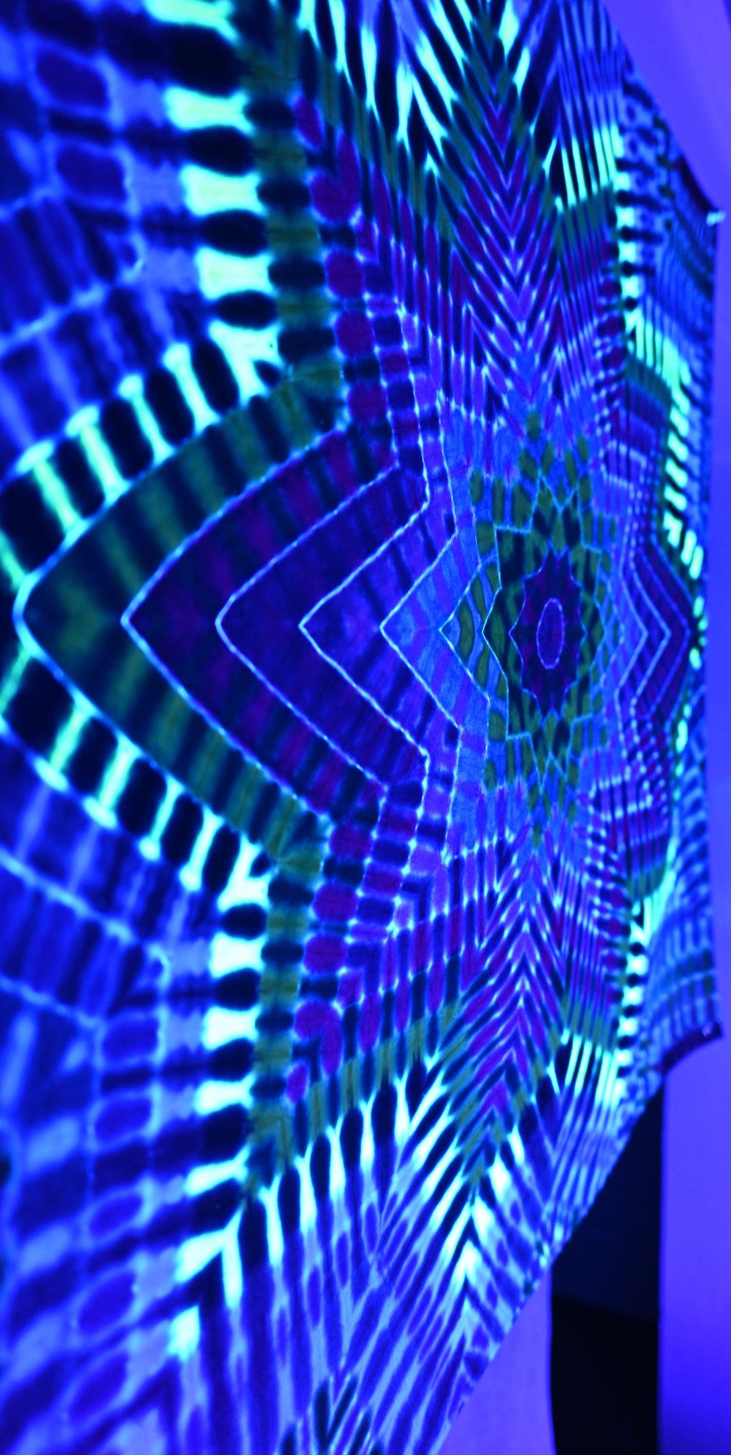 33.5"X34.5" UV Reactive Neo DNA Decagram (Tie Dye on a Tapestry* made by Hemming around Robert Kaufman Kona Cotton Read Description