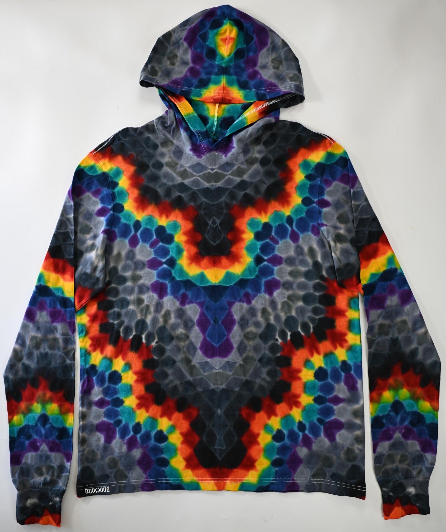 XL Symmetrical Zig Zag Honeycomb Tie Dye on a Bella + Canvas 3512 Unisex Jersey Long-Sleeve Hoodie*