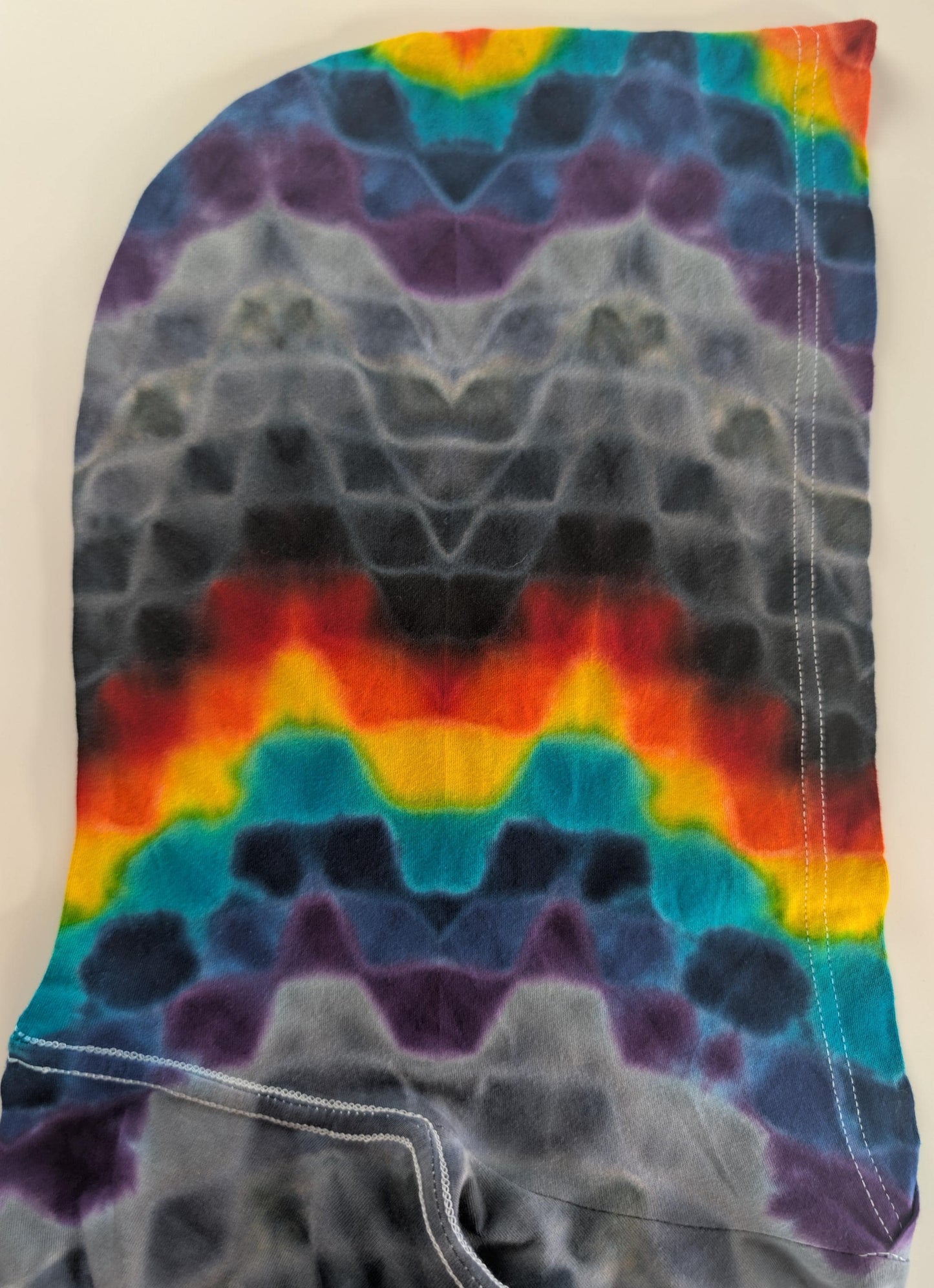 XL Symmetrical Zig Zag Honeycomb Tie Dye on a Bella + Canvas 3512 Unisex Jersey Long-Sleeve Hoodie*